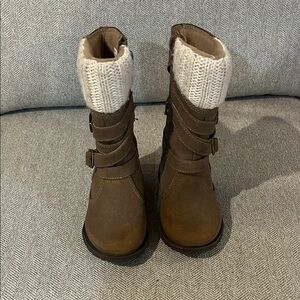 Girls Brown Boots with Beige Knit accent size 6M Two buckle design with low heel